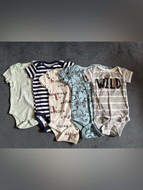 Luvable Friends & Gerber Baby Bodysuit Set- 3-6 months